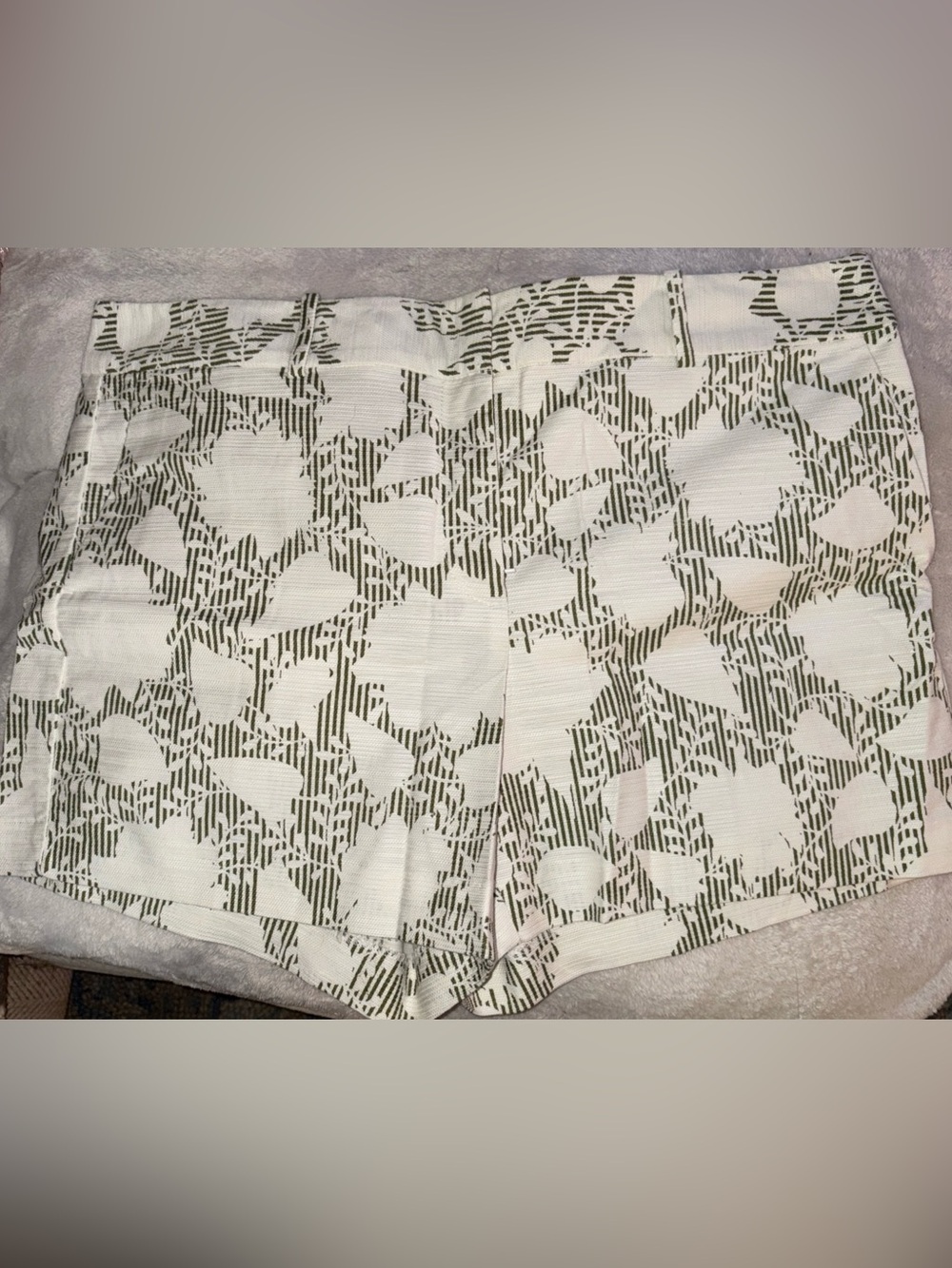 NWT Ann Taylor Size 16 Mid Rise The 5” Short White/Olive Flowers 26799322
